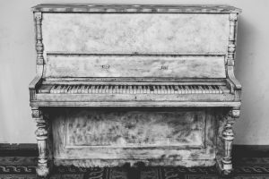 Piano Old